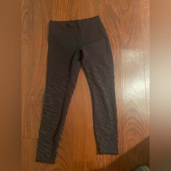 Lululemon Wunder Under - Size 6 - Picture 6 of 7